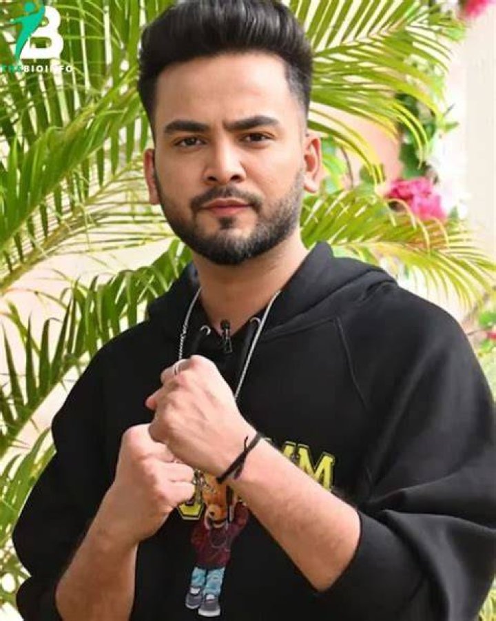 Elvish Yadav Age, Birthday, Net Worth, Girlfriend, Parents, Height