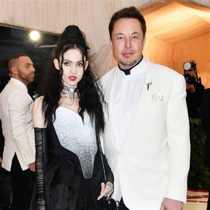 Grimes annonce la naissance de son deuxième enfant avec Elon Musk, Exa