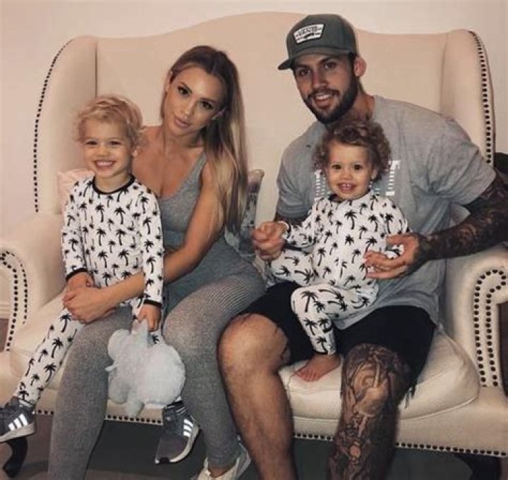 Tammy Hembrow Bio, Facts, Family Life of Australian Fitness Trainer